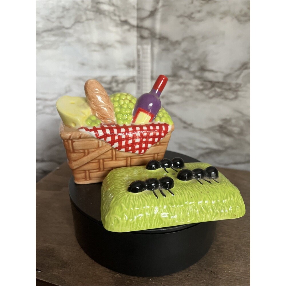 Picnic basket & Ants Salt & Pepper Shaker